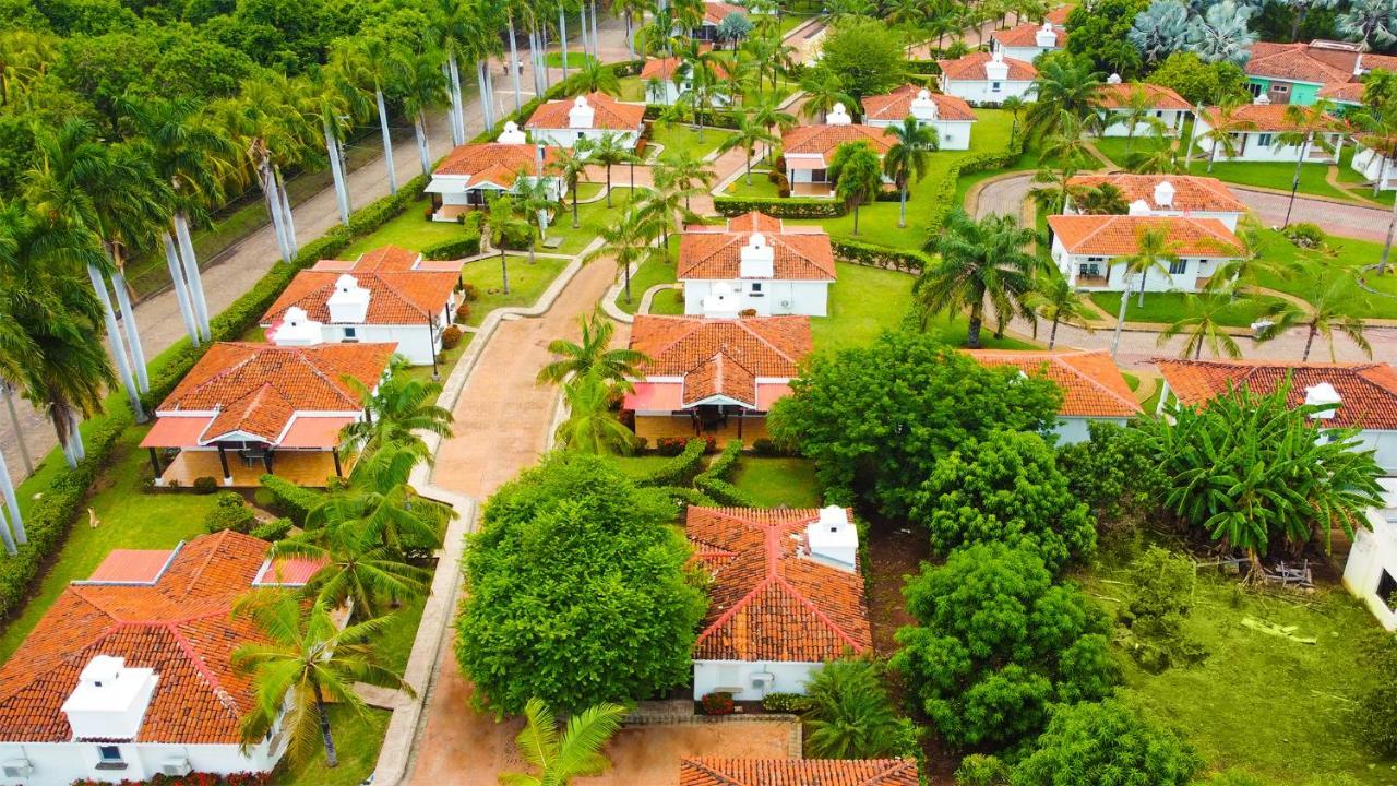 Las Veraneras Villas & Resort Акахутла Экстерьер фото